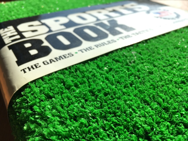 The Sports Book: knižka o športe, ktorej obálka je z umelého trávnika