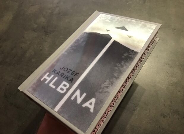Mali sme v rukách limitovanú číslovanú edíciu knihy Hlbina (J. Karika)